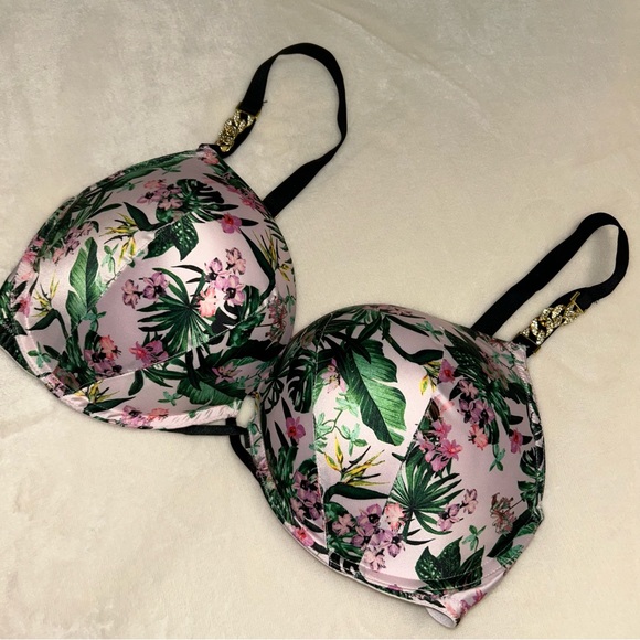 Victoria's Secret Other - NWOT Victoria’s Secret Very Sexy Plunge Bra 38D Light Pink